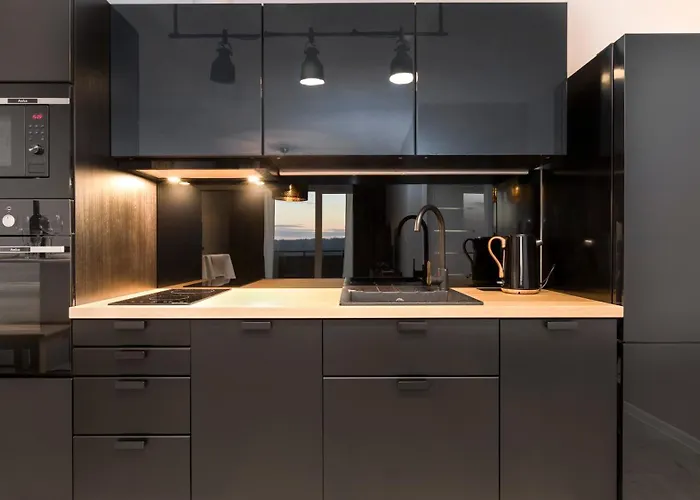 Maya's Flats & 26 - Panorama View Hotel *