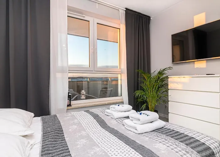 Maya's Flats & 26 - Panorama View *